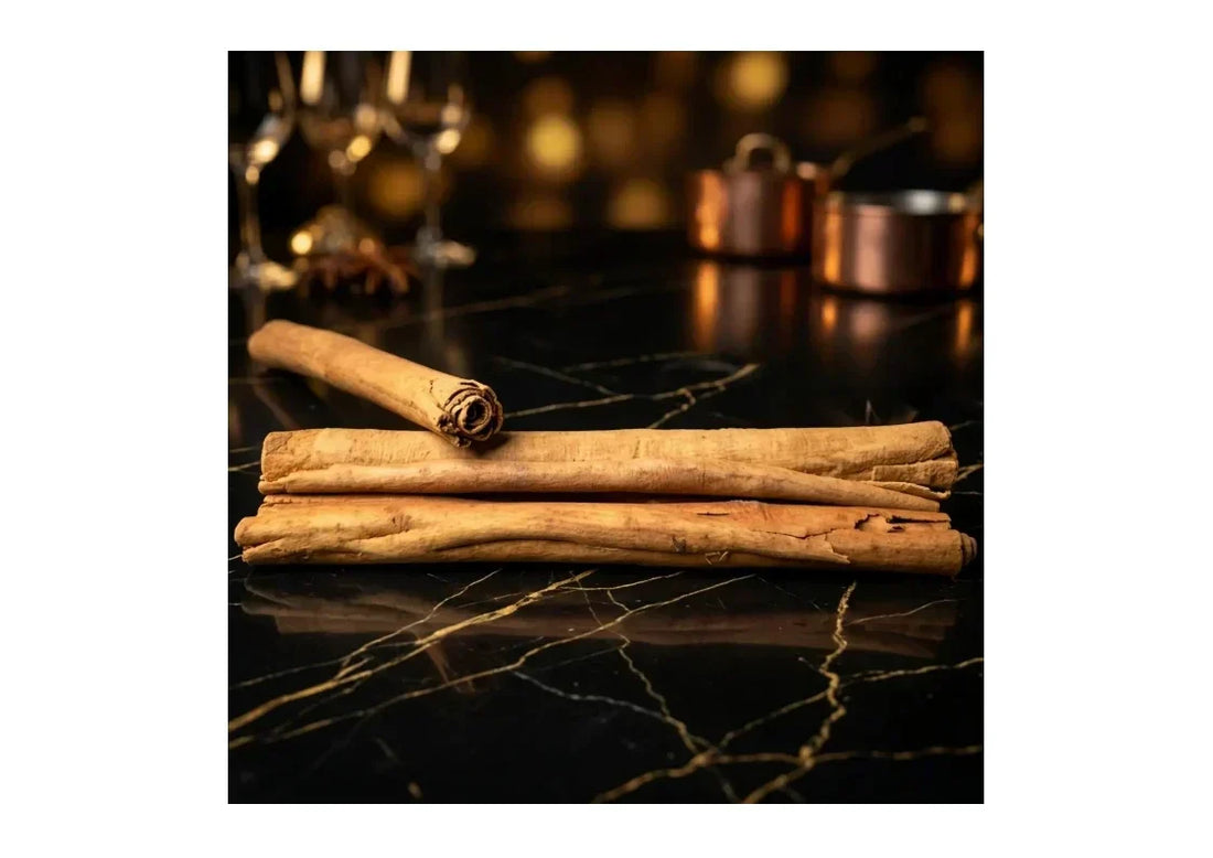 Bâtons de cannelle de Ceylan artisanale de Madagascar sélectionnés par Maison Loïs, écorce fine multicouche naturellement parfumée pour la gastronomie.