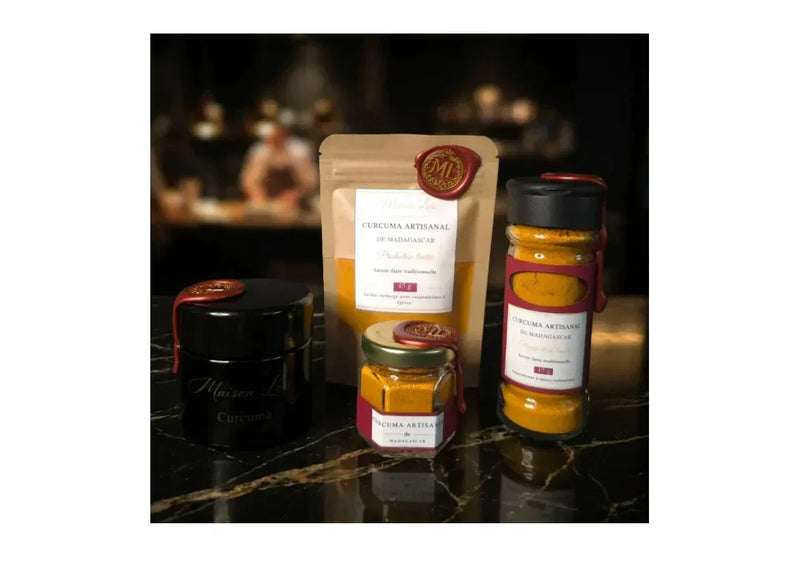 Gamme complète du Curcuma artisanal de Madagascar Maison Loïs avec format découverte, recharge, moulin rechargeable et pot de conservation en verre biophotonique.