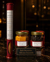 Pack Découverte – Sélection Essentielle Maison Loïs, assortiment d’épices artisanales — Cannelle de Ceylan, Curcuma de Madagascar et Poivre Noir — présenté sur marbre noir dans un décor luxueux.