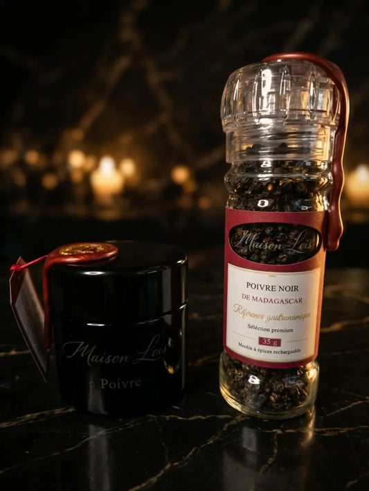 Poivre noir de Madagascar en pack longue conservation avec pot noir et poivrière rechargeable Maison Loïs Suisse.