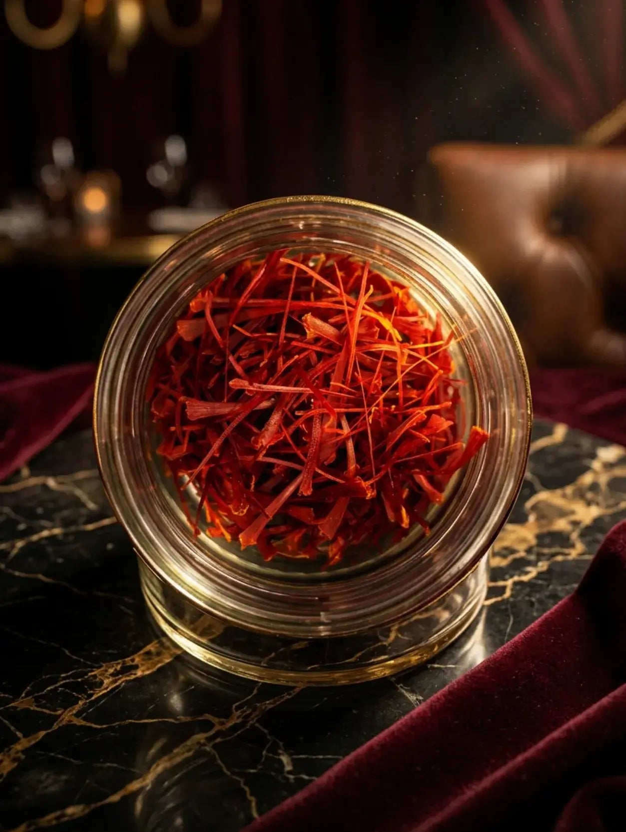 Safran Negin d’Iran en filaments rouges, sélectionné par Maison Loïs Suisse pour la gastronomie.